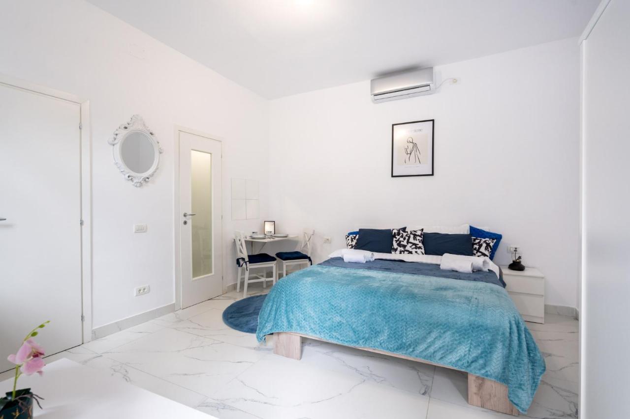Blue-Line-Apartment-Unirii Bucureşti Exterior foto